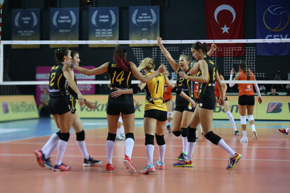 VakıfBank Sezona Galibiyete Başladı Ancak Bir Puan kaptırdı
