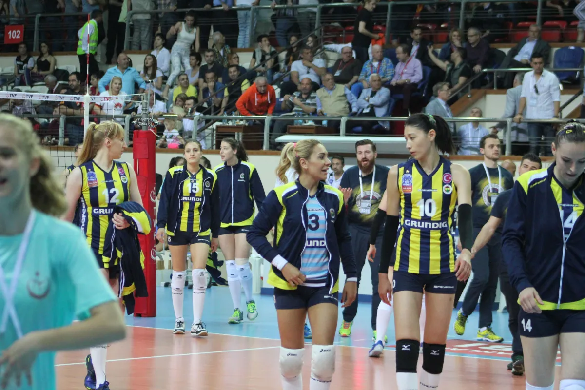 Fenerbahçe Grundig Play Off ilk bölümde 3 Puanı 3-1'le kazandı. Karşılaşma 3 saat Sürdü.