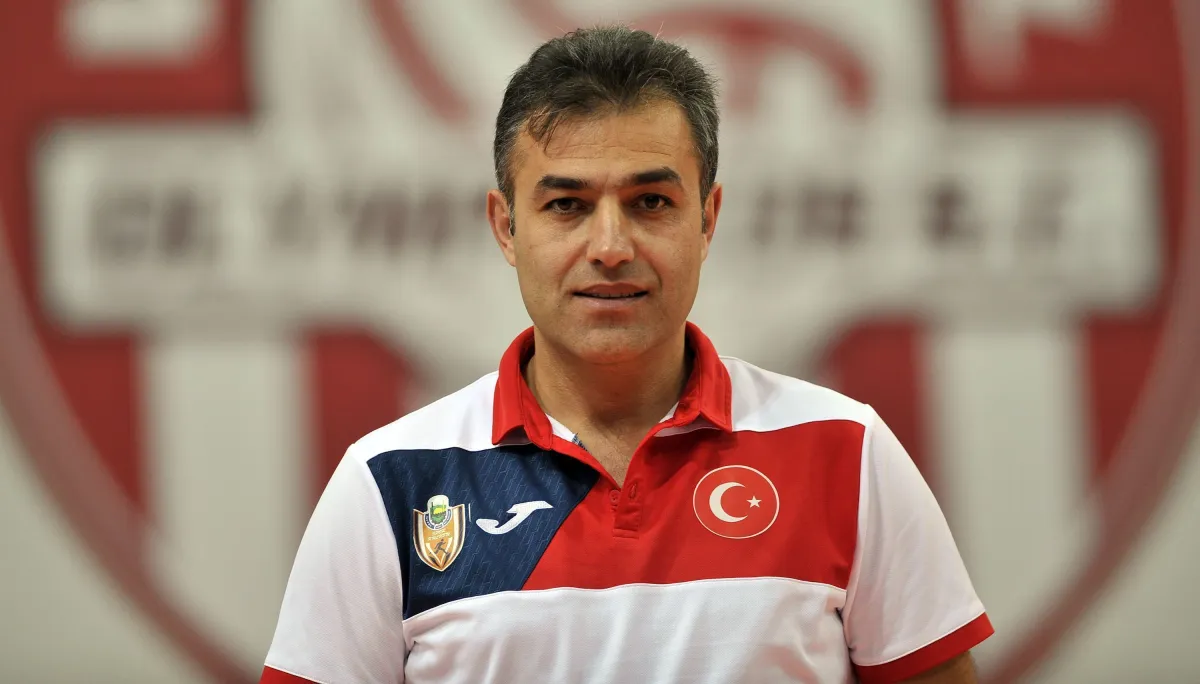 İnegöl Belediye Spor'da Levent Zoroğlu İle Yollar Ayrıldı