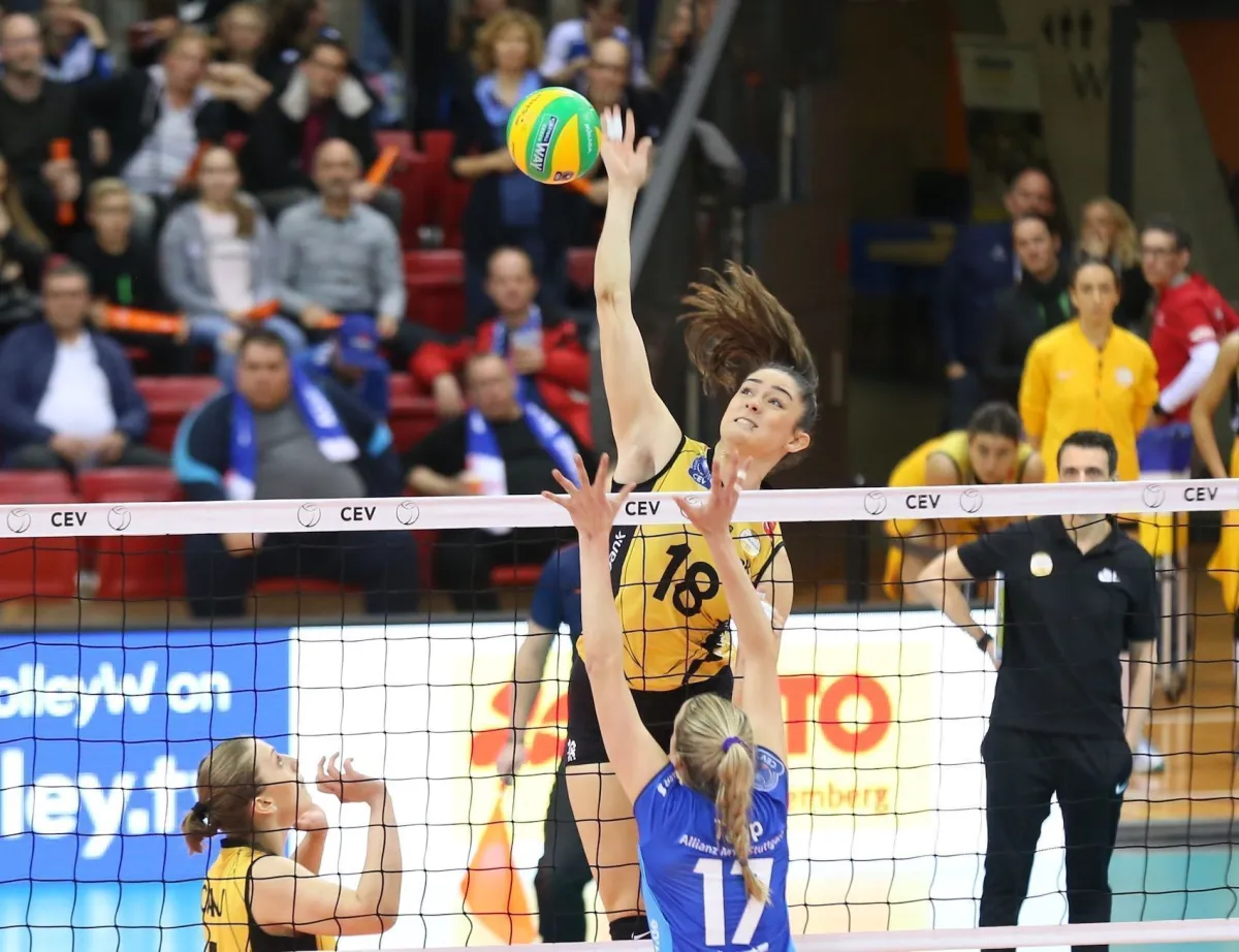 VakıfBank, Avrupa'daki 27. galibiyetle çeyrek finalde