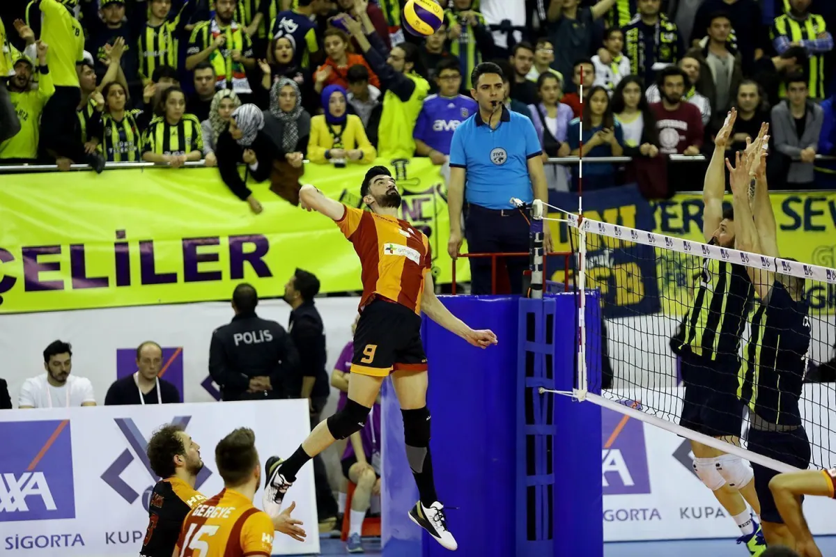 Fenerbahçe , Galatasaray’ı 3-2 Yenerek Şampiyon Oldu