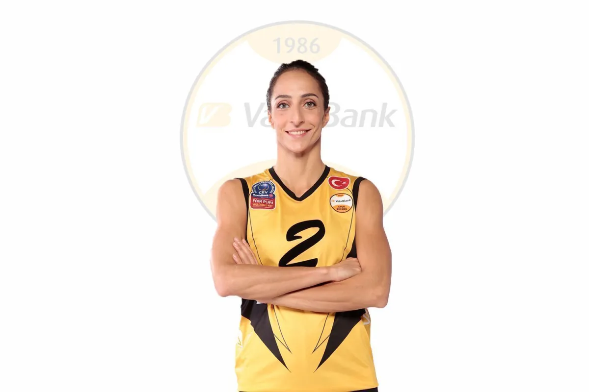 Vakıfbank'ta Gözde Kırdar Kaptan'dan 18. Yıl İmzası