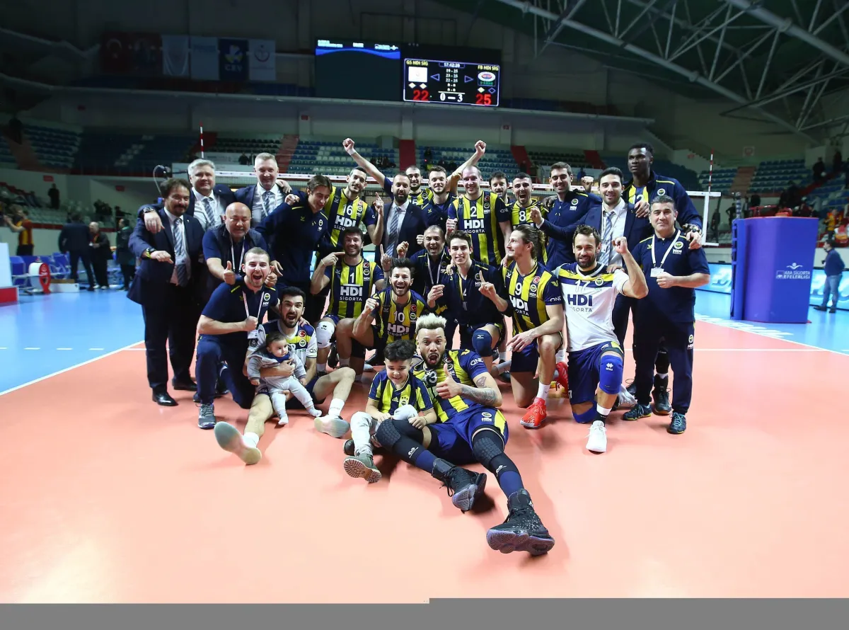 Fenerbahçe HDI Sigorta , Cim Bom'u kendi seyircisi önünde 3-0 Yendi