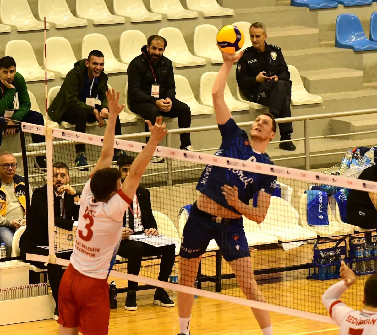 Halkbank, Ligin İlk Bölümünü Tokat Galibiyetiyle Kapadı