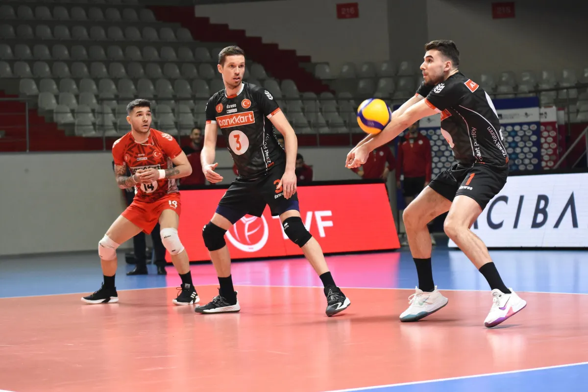 Axa Sigorta Efeler Ligi final serisi ikinci karşılaşmasında Fenerbahçe Galip