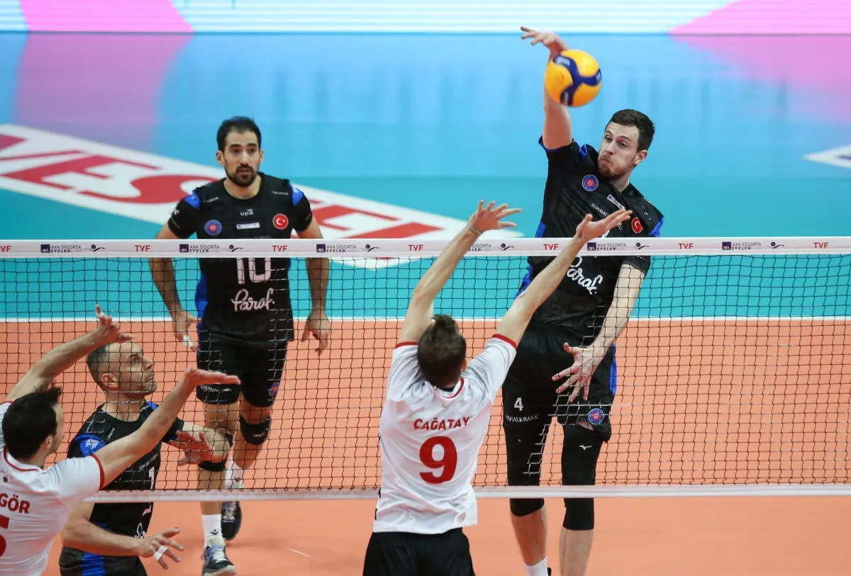 Halkbank, Spor Toto'yu 3-1 Mağlup etti ve liderliğini  yenilgisiz sürdürdü