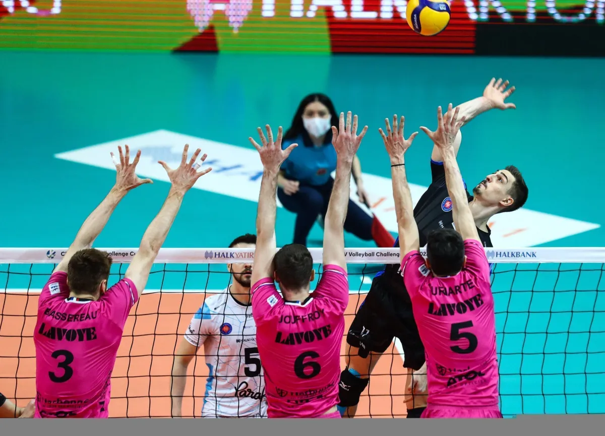 Halkbank Erkek Voleybol Takımı’nın milli smaçörü Yiğit Gülmezoğlu:    " Sezonun en keyifli anlarındayız"