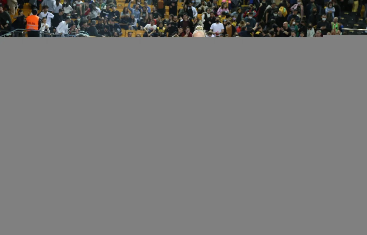 Lider VakıfBank normal sezonu galibiyetle kapattı