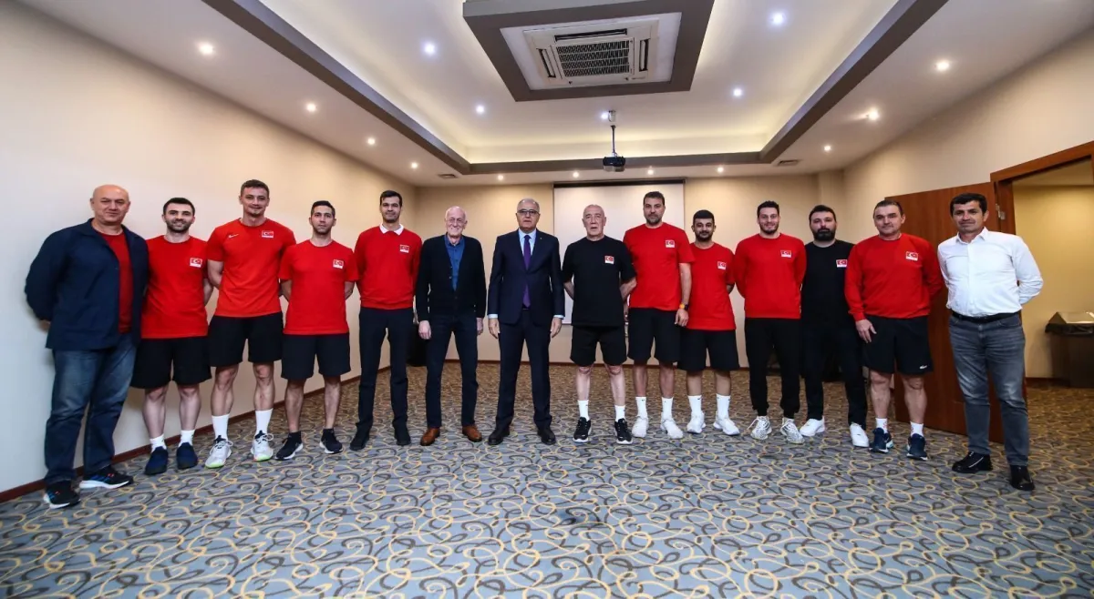 TVF BAŞKANI ÜSTÜNDAĞ, ERKEK MİLLİ TAKIMLAR DEĞERLENDİRME TOPLANTISINA KATILDI