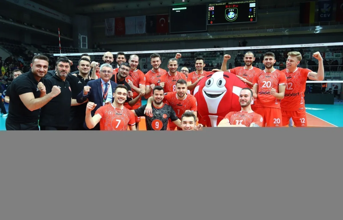 Ziraat Bankkart, CEV Şampiyonlar Ligi E Grubu maçında Alman Düren<2i 3-0 yendi ve gruptan çıkma umudunu arttırdı