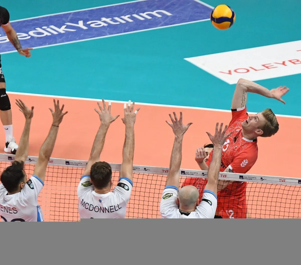 Ziraat Bankkart evinde Arkas Spor’a set vermedi