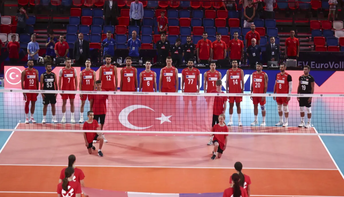 A Milli Erkek Voleybol Takımımız, 2023 CEV Avrupa Voleybol Şampiyonası D Grubu’ndaki ilk maçında Fransa’ya 3-0 mağlup oldu.