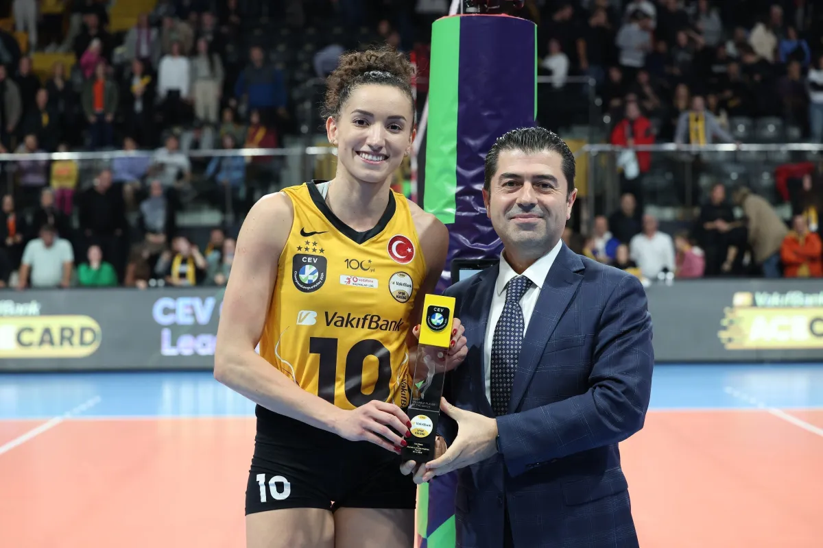 VakıfBank, CEV Şampiyonlar Ligi’nde Pazova’yı 3-1 ile geçti