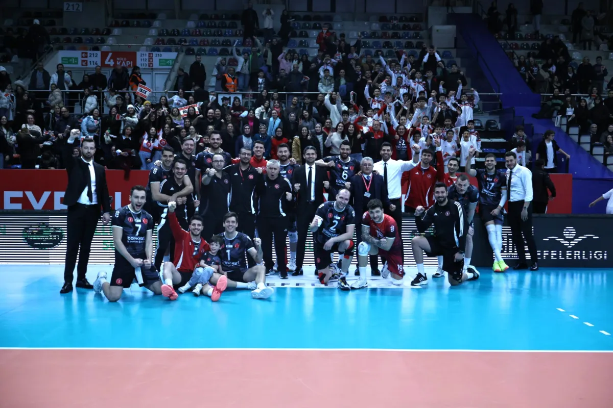 ZİRAAT BANKKART SPOR TOTO'YU 3-1 LE GEÇTİ