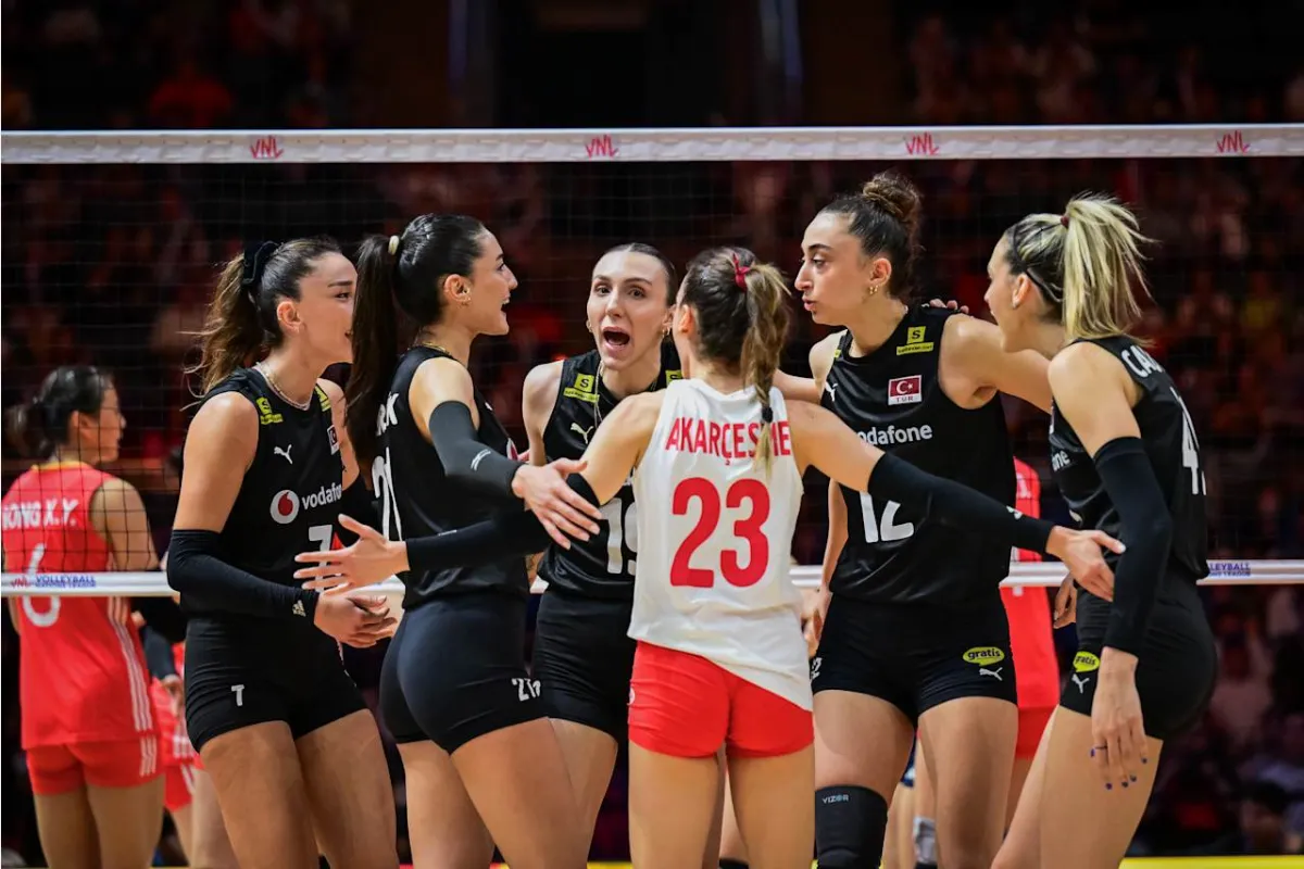 Filenin Sultanları, VNL'nin İlk Haftasını 4'te 4 ile Tamamladı