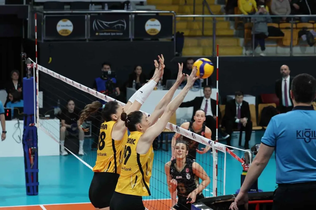 VakıfBank, Kupa Voley’de yolu yarıladı