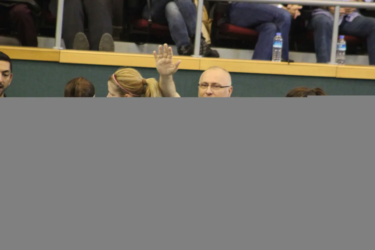 Bayanlar Kupa Voley mücadelesinde Çanakkale Belediyespor, evinde ağırladığı Bursa Büyükşehir Belediyespor'u 3-1 (25-21, 25-19, 23-25, 25-19) mağlup etti.