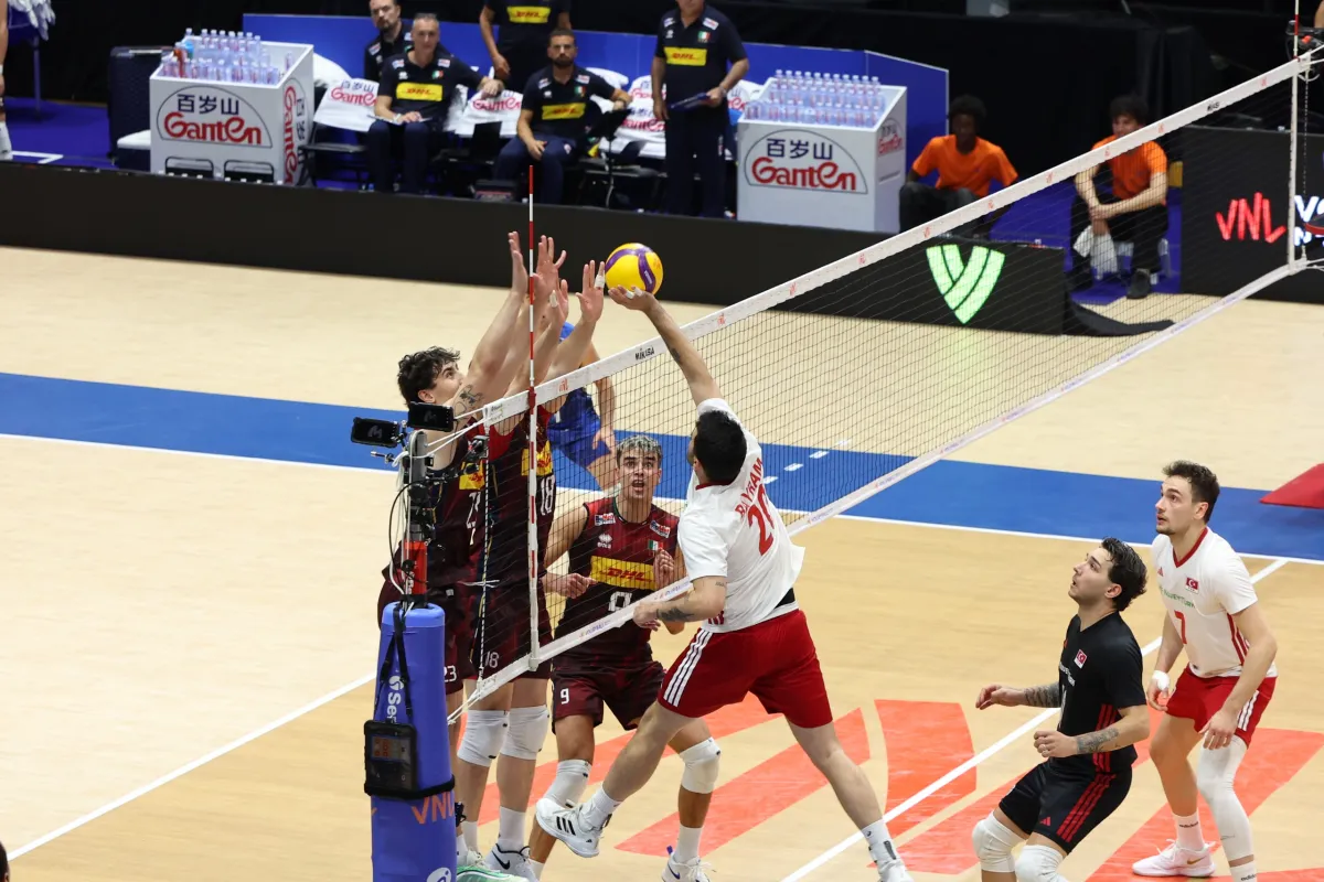 FİLENİN EFELERİ, İTALYA'YA 3-0 MAĞLUP OLDU