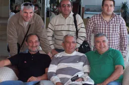 T
ürk voleybolunun duayeni (Rahmetli) Cengiz Göllü "Türk voleybolu Sizlere çok şey borçlu, emeğiniz büyük" dediği voleybol medya emekçileriyle.. Enver Bağlarbaşı-Tayyar Sümen-Korhan Gün, Alev Anakök ve Cengiz Göllü ile...
