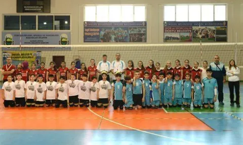 İnegöl Belediye Başkanlığı Voleybol  Kupası’nda Heyecan Sürüyor