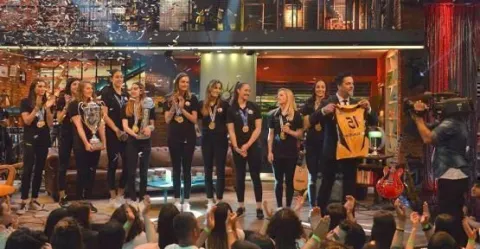 Dünya ve Avrupa Şampiyonu Vakıfbank  Beyaz Show'a Konuk Oldu