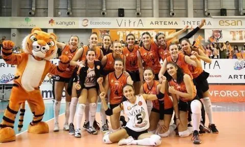Eczacıbaşı VitrA, Beşiktaş Karşısında Terledi Ancak 3 Puanı Aldı: 3-1