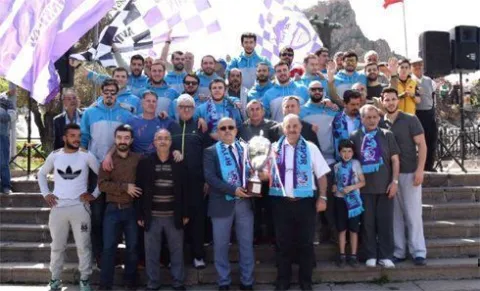 Afyon Belediyesporlu Şampiyon Voleybolculara Şehirde Görkemli Karşılama
