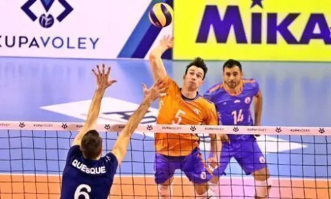 Fenerbahçe'ye Set Vermeyen İstanbul BB  yarı Finalde