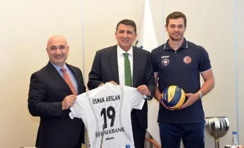 Halkbank Efeler Ligi'nde üçüncü kez üst üste şampiyon