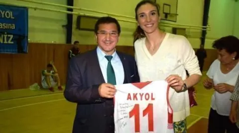 Naz Aydemir Akyol Adına Dursunbey'de Voleybol Turnuvası