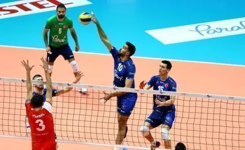 Halkbank zirvedeki yerini aldı
