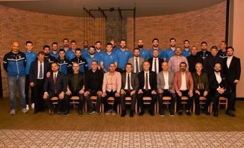 İnegöl Belediye Spor'da Kapanış Yemeğinde Başkan Tabanla Bir Araya Geldi