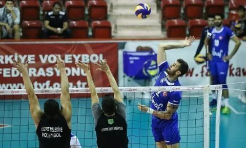 Hazırlık maçını Halkbank kazandı