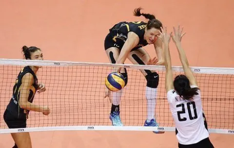 Dünya Kulüpler Şampiyonası'nda  VakıfBank Tayland'ın Bangkok takımını  3-0 yendi ve  Yarı Finale Çıktı.