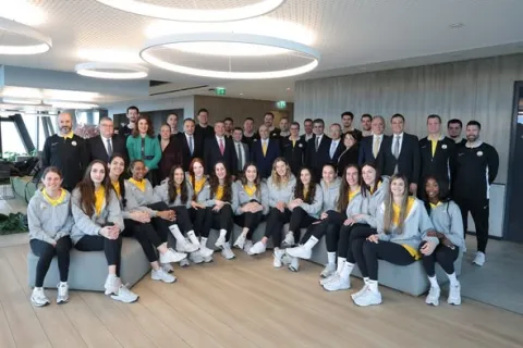 Şampiyon takım voleybolcuları  kahvaltıda bir araya geldi