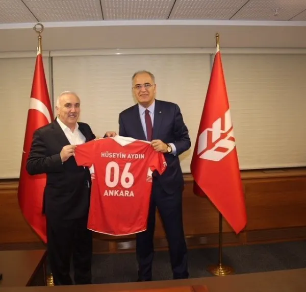 Türkiye Voleybol Federasyonu (TVF) Başkanı Mehmet Akif Üstündağ, Ziraat Bankası Genel Müdürü Hüseyin Aydın’ı makamında ziyaret etti.