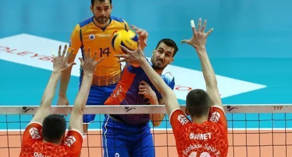 Efeler Ligi Play-off 7./8.’lik Etabında,  Ankara'da Ziraat Bankası'nı 3-1 Yenen   İstanbul BBSK 1-0 Öne geçti