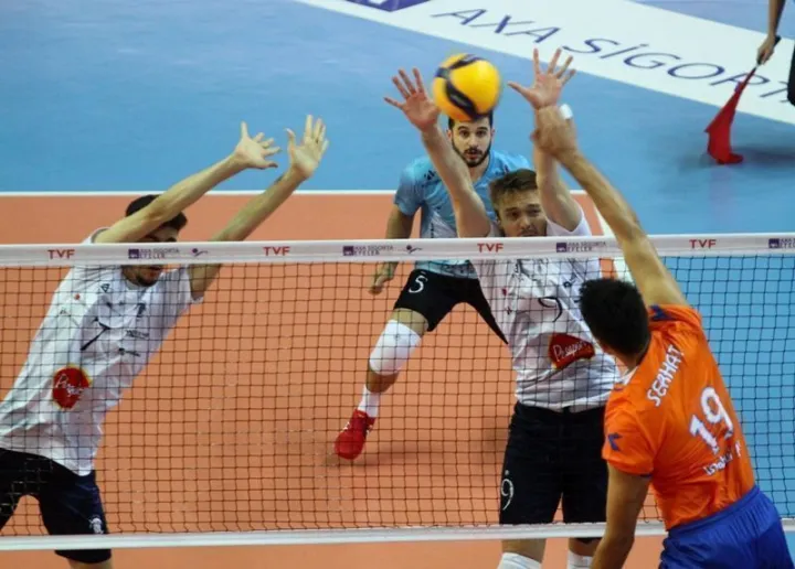 İstanbul BBSK, İzmir'den 2 puanla dönüyor: 2-3