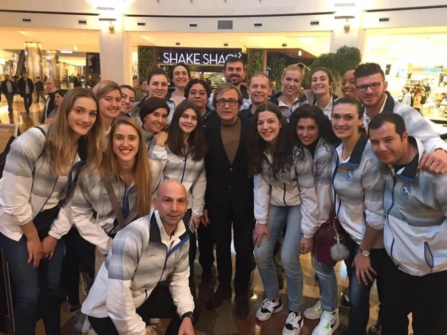 Sarıyerli Voleybolcular "FARKINDALIK İÇİN SANAT, SANAT İÇİN FARKINDALIK.." Etkinliğindeydi.