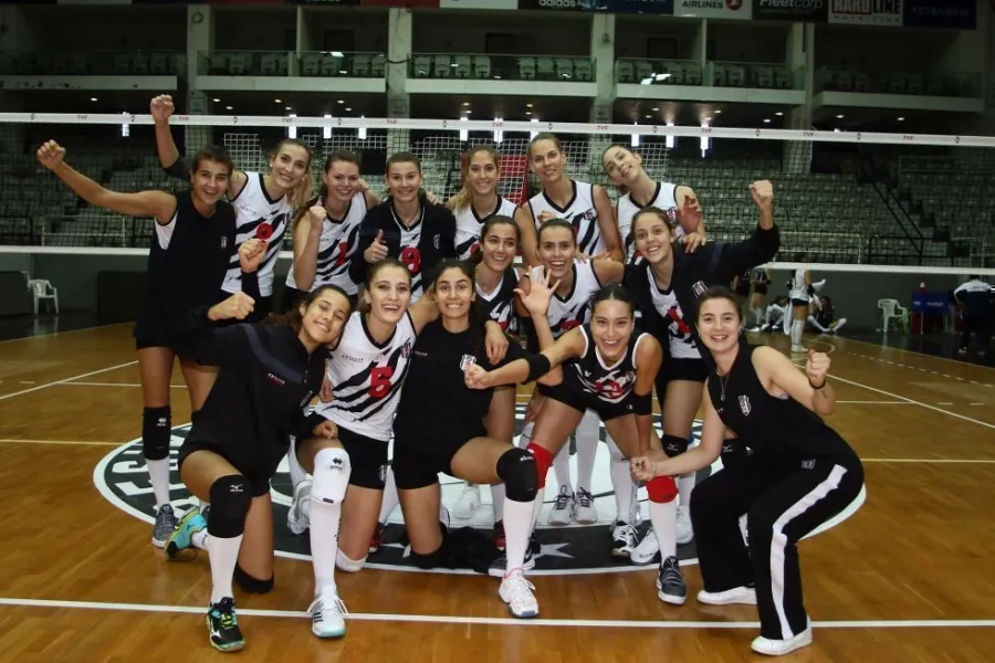 Beşiktaş, Sultanlar Ligi'nin İlk maçında İlbank'ı 3-0 yendi