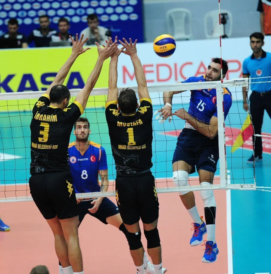 İstanbul BBS, Arhavi Belediye arasındaki nefes Kesen Mücadelede 2-1 geriye düşmesine rağmen İstanbul BB 3-2 Kazandı