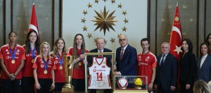 Cumhurbaşkanımız Erdoğan, Türk Voleybolunun Başarılı Temsilcilerini Kabul Etti